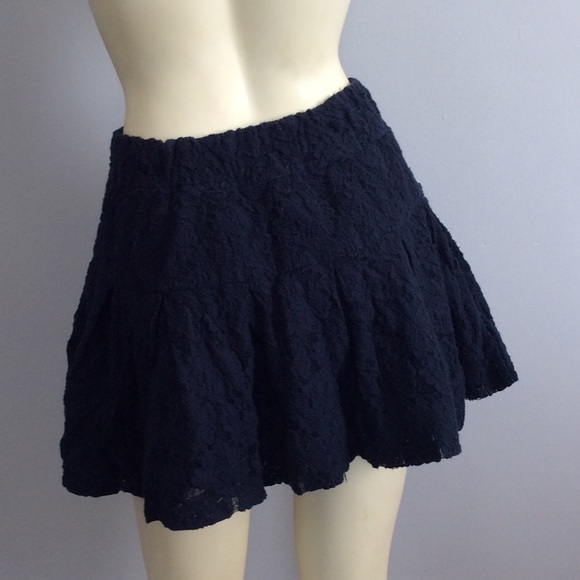 Abercrombie & Fitch Mini Navy Lace Skirt Size S - Picture 2 of 4